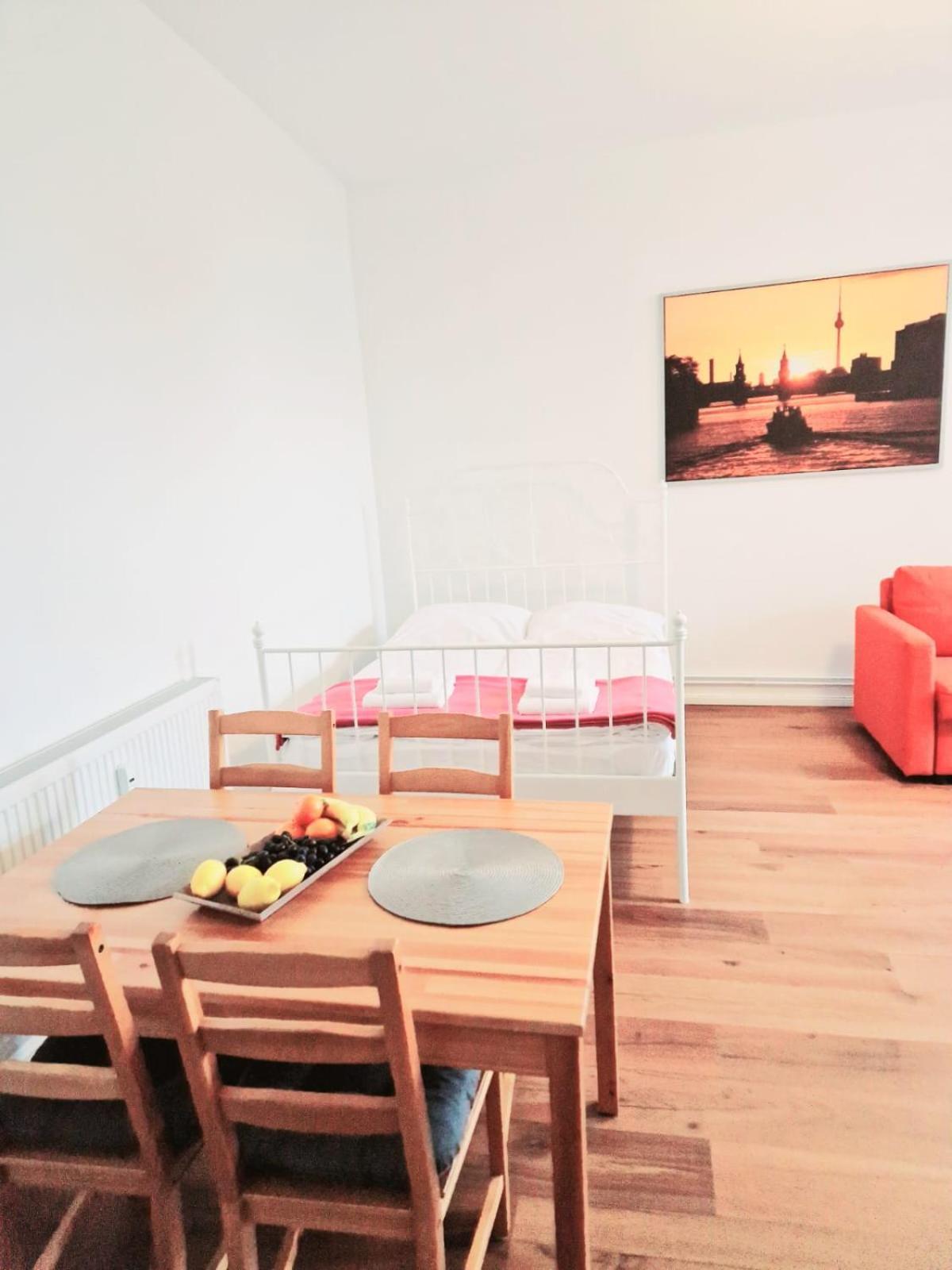 City Studio Apartment For 4, Near Sonnenallee Берлін Екстер'єр фото