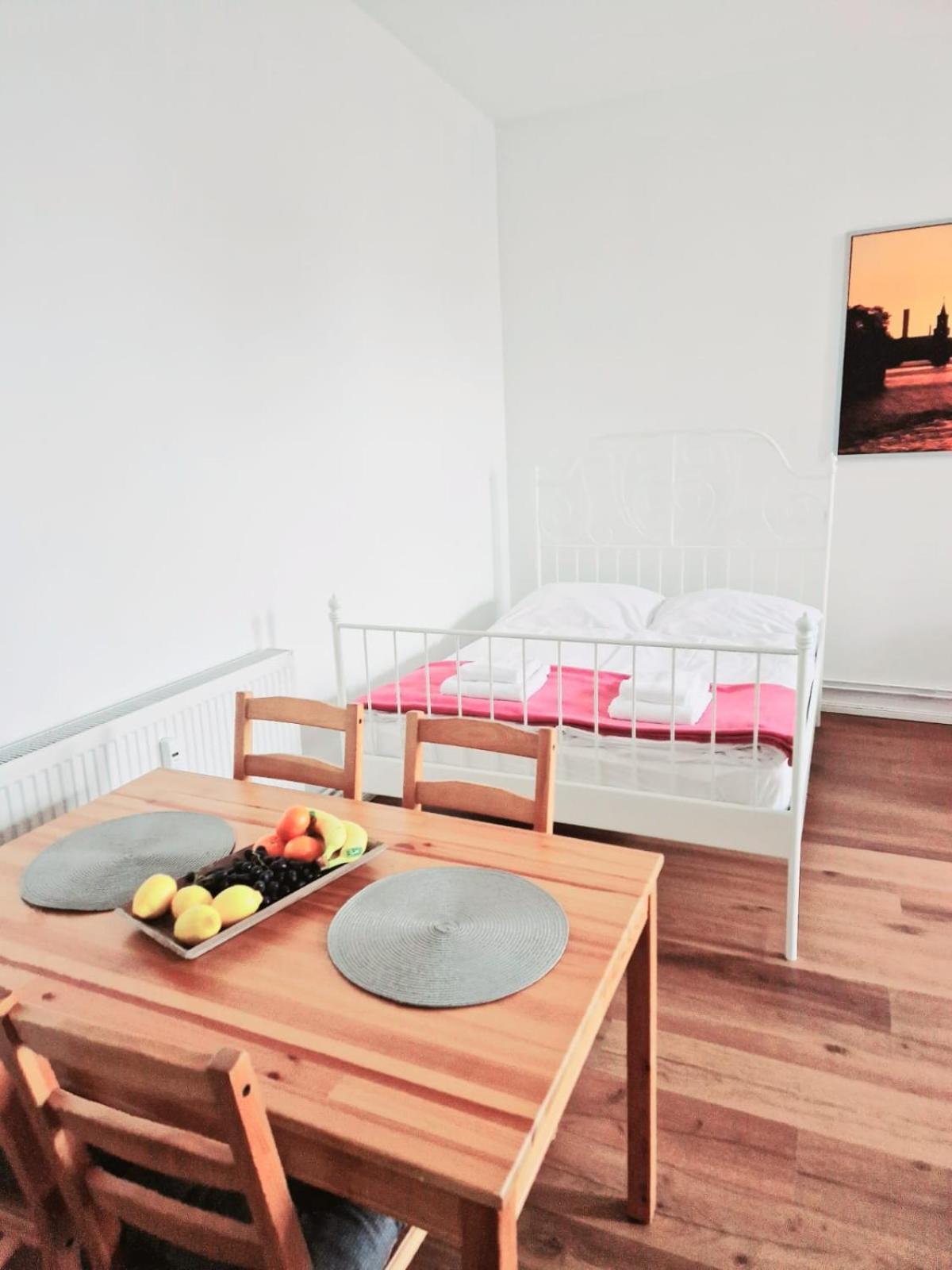 City Studio Apartment For 4, Near Sonnenallee Берлін Екстер'єр фото