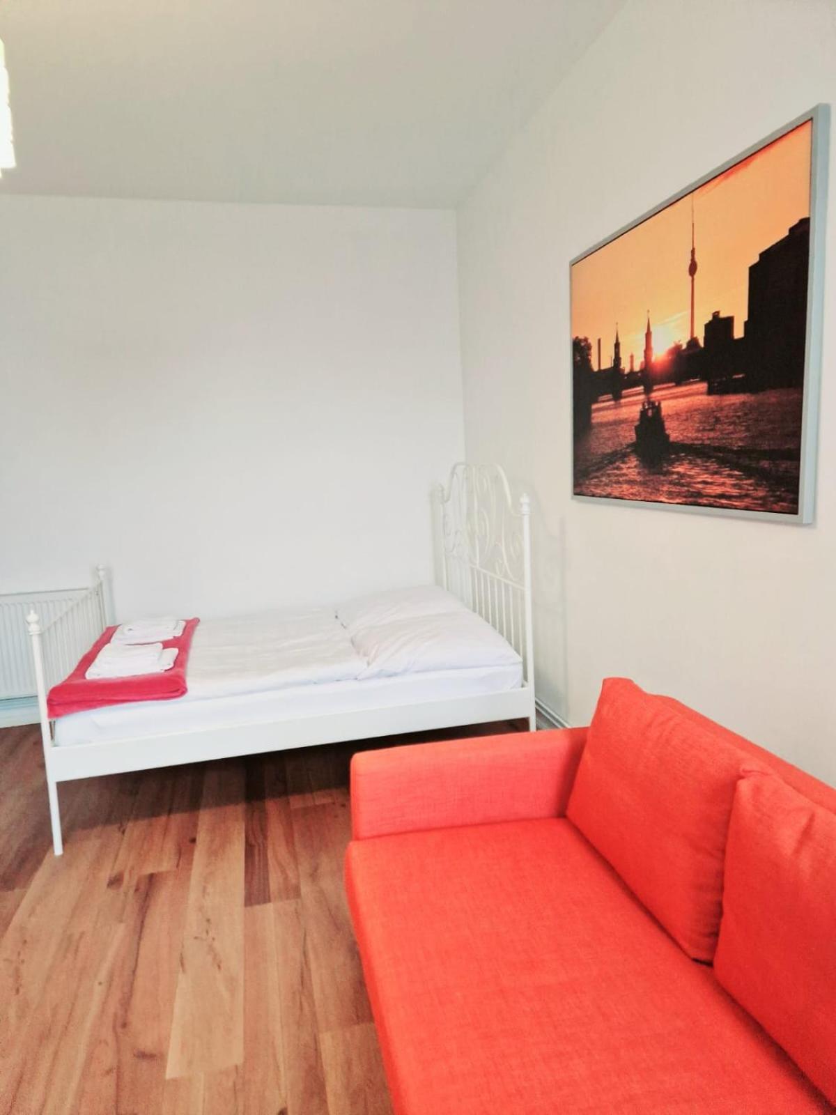 City Studio Apartment For 4, Near Sonnenallee Берлін Екстер'єр фото