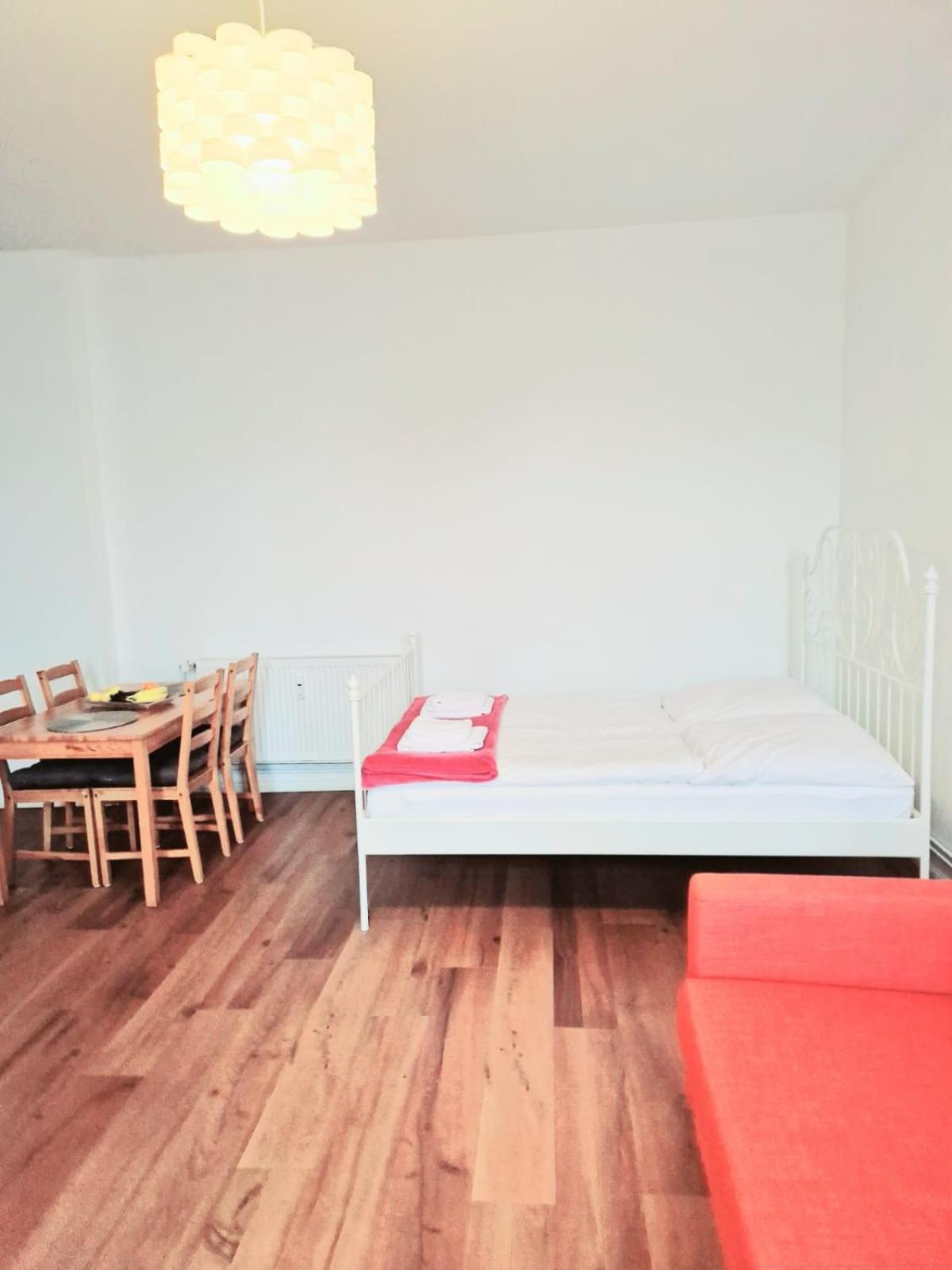 City Studio Apartment For 4, Near Sonnenallee Берлін Екстер'єр фото