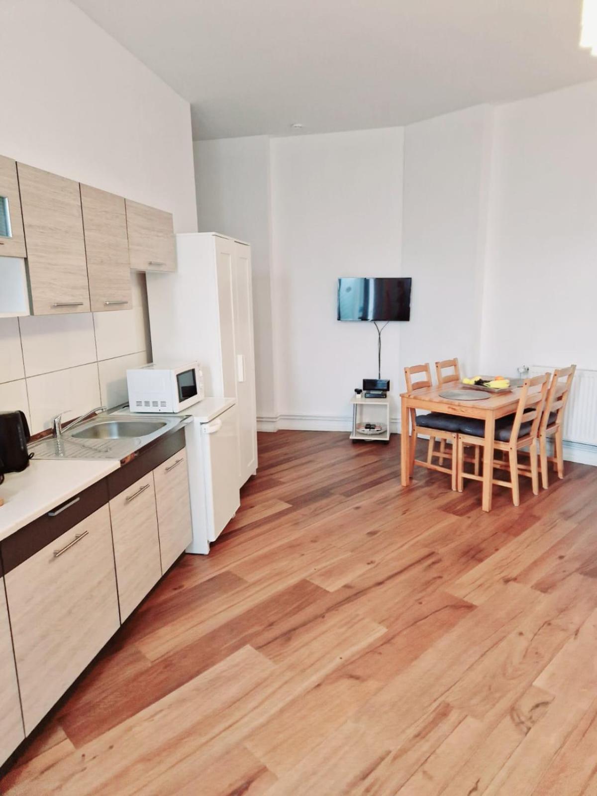 City Studio Apartment For 4, Near Sonnenallee Берлін Екстер'єр фото
